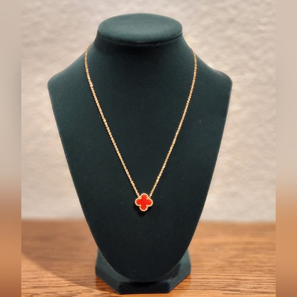 Jewelry - NWOT  Red Clove necklace